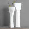 weiße Vasen aus Biskuitporzellan 29 cm und 35 cm hoch